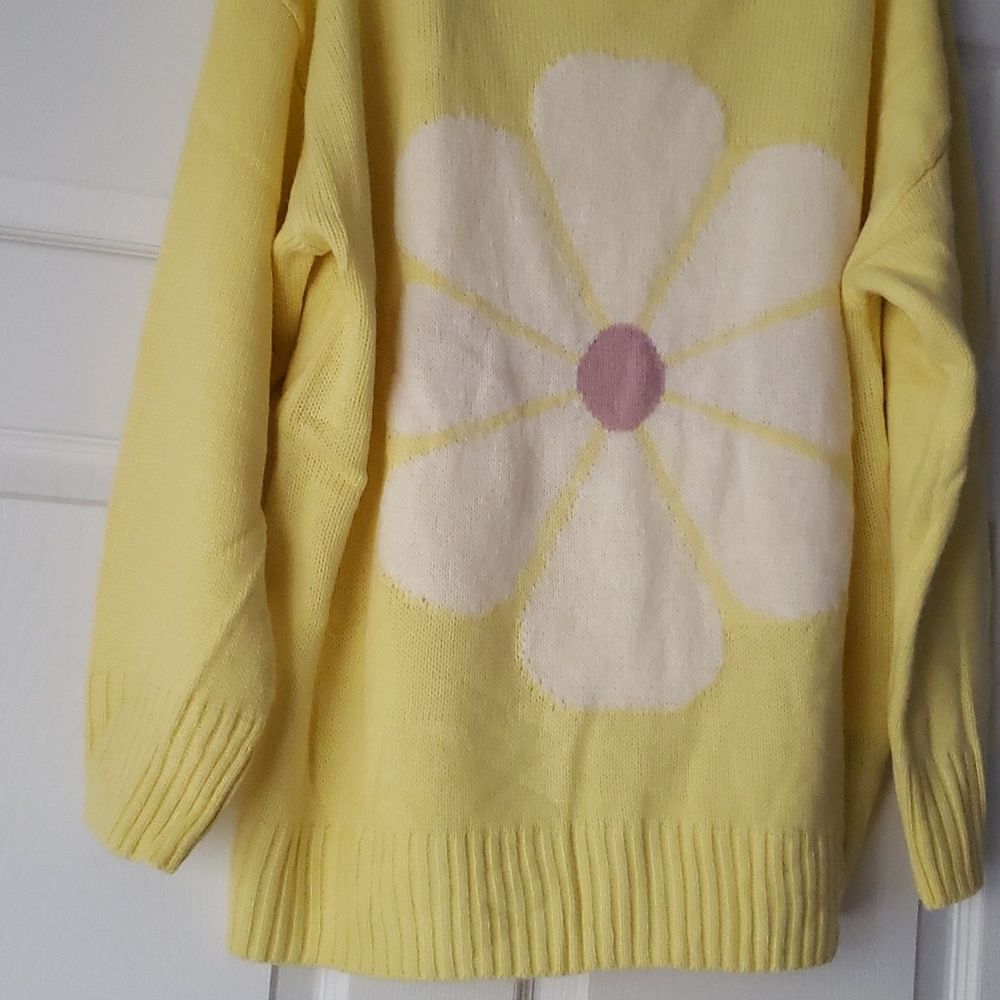 SHEIN Sunflower Sweater - Picture 8 of 10